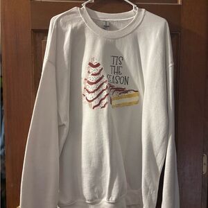 Gildan White Holiday Hoodie – “’Tis the Season” Christmas Tree Cake